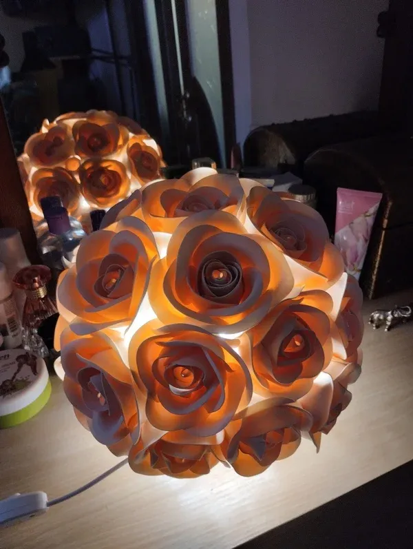 Декоративна лампа Букет троянд в керамічному кашпо