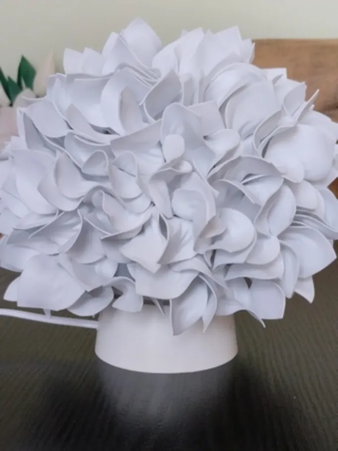 Декоративна лампа Гортензія в білому кольорі