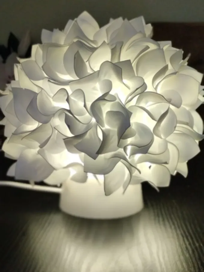 Декоративна лампа Гортензія в білому кольорі