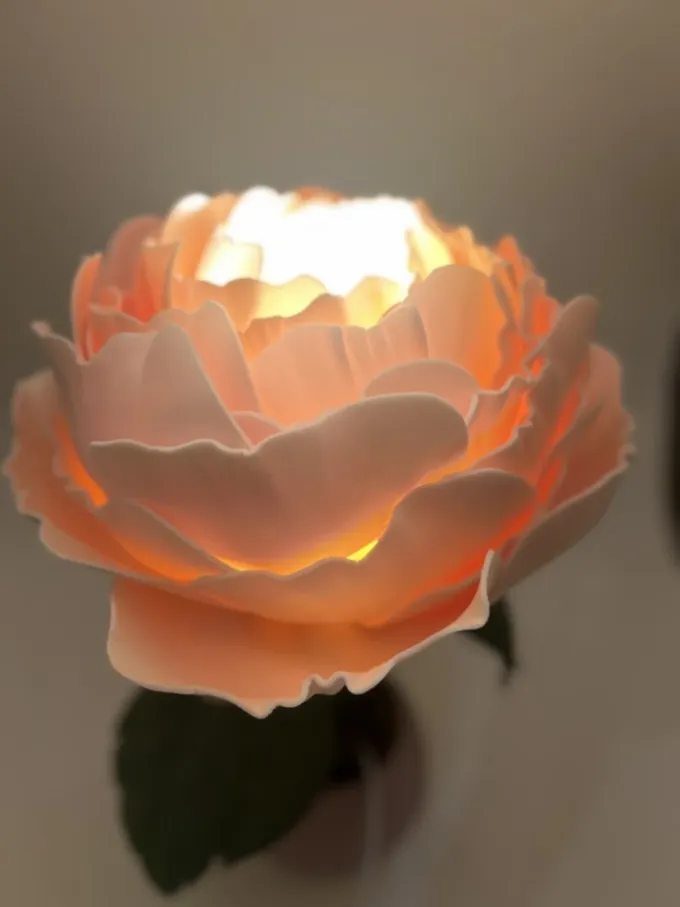 Світильник Півонія в бежевому кольорі