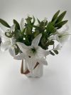 Композиция из латексных лилий